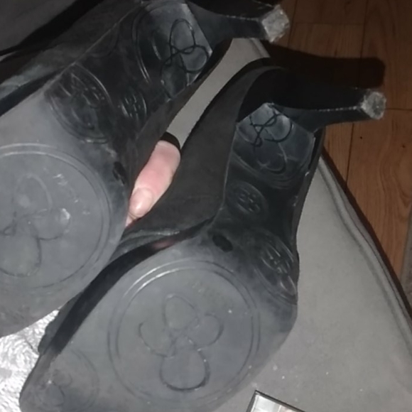 Heels - Picture 3 of 3